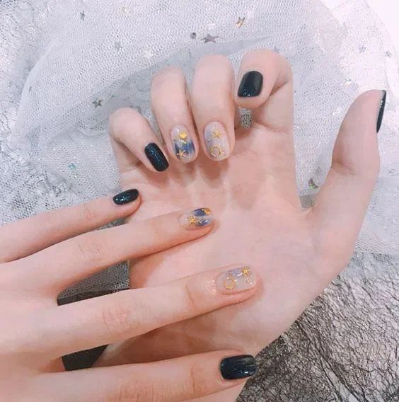 Mẫu nail họa tiết sang trọng (ảnh: internet)