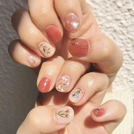 Mẫu nail họa tiết đơn giản nhẹ nhàng (ảnh: internet)