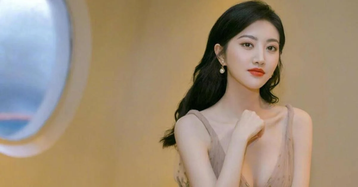 Phẫn nộ hành động đổ xô "xin" video, ảnh nóng của Cảnh Điềm