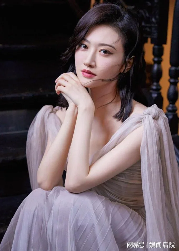 Xôn xao thông tin Cảnh Điềm bị bạn trai bán clip nóng để gán nợ 13 tỷ đồng | VOZ