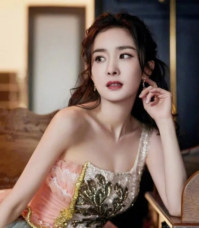 Trước khi xảy ra bê bối dùng video nóng của Cảnh Điềm gán nợ, Trương Kế Khoa từng làm mất lòng cả loạt mỹ nhân Cbiz