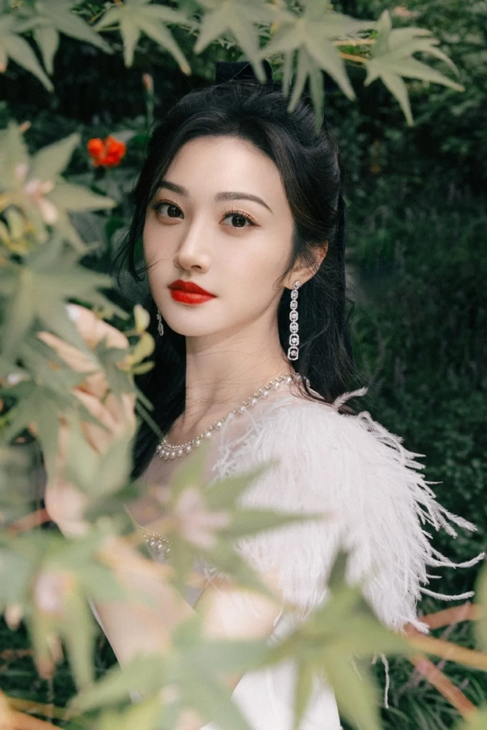 Cảnh Điềm: Quý cô tuổi Thìn đáng thương nhất showbiz vì bị bạn trai gán nợ, rũ bùn đứng dậy sáng lòa