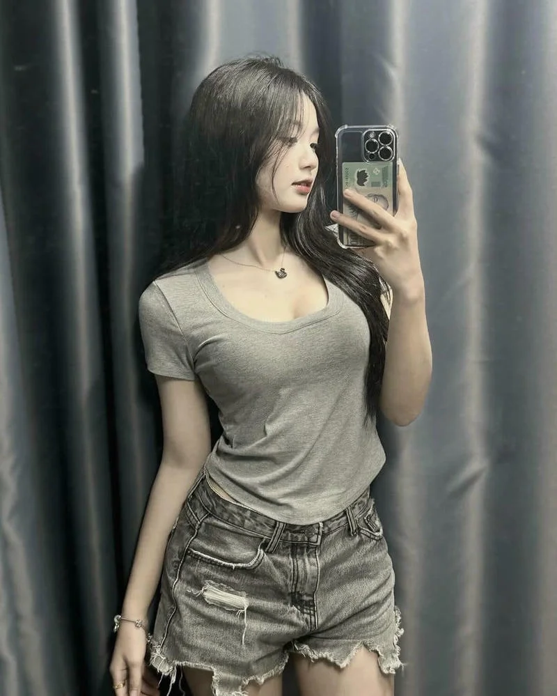 Bình An khoe ảnh sex vòng eo con kiến