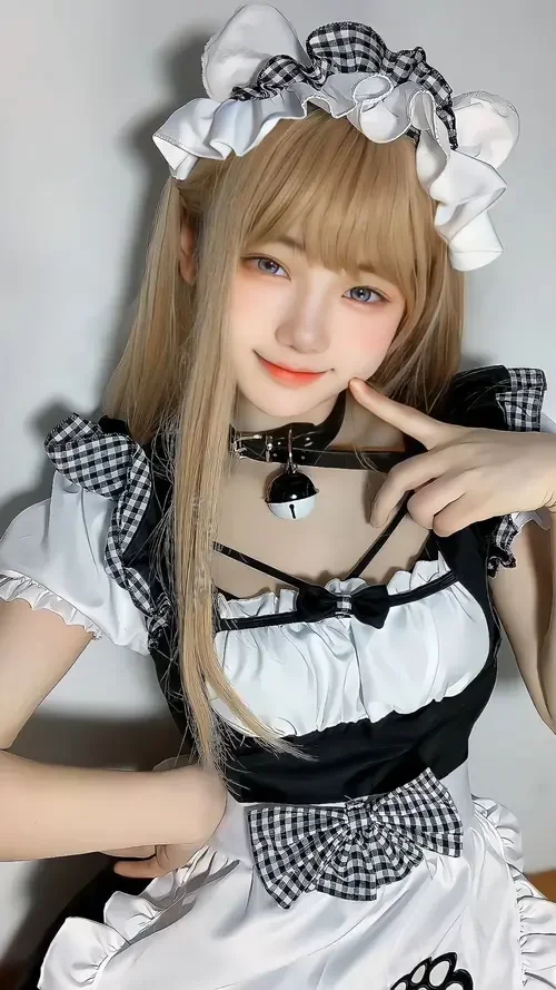 199 Ảnh Cosplay Hầu Gái Cute với outfit ren trắng, nơ cổ và nụ cười đầy ẩn ý