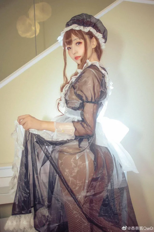 Ngẩn ngơ ngắm cô nàng hầu gái sexy khó cưỡng trong trang phục xuyên thấu