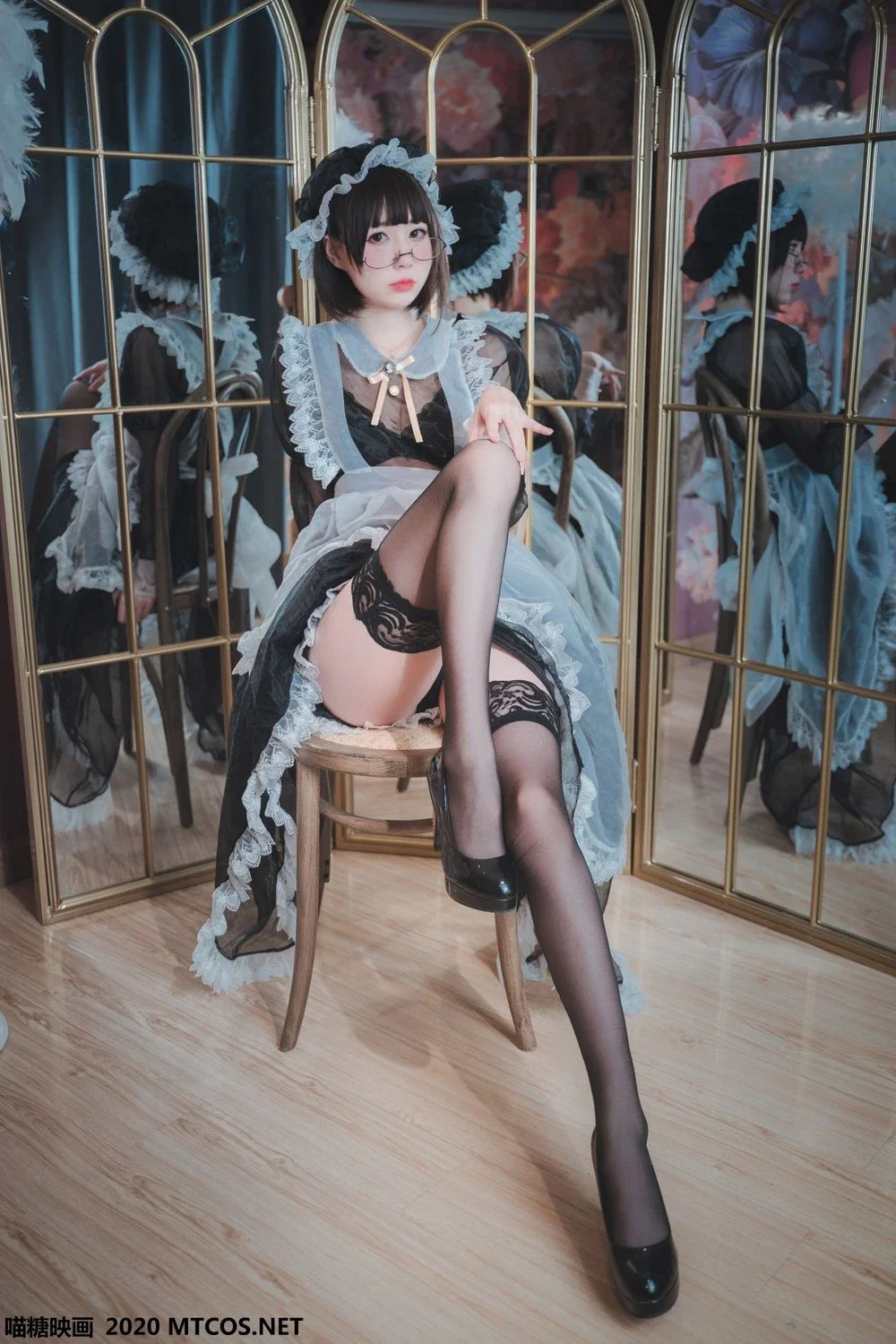 Cô Hầu Gái Chân Dài Tất Lưới loli trong suốt _ Ảnh Sex Cosplay