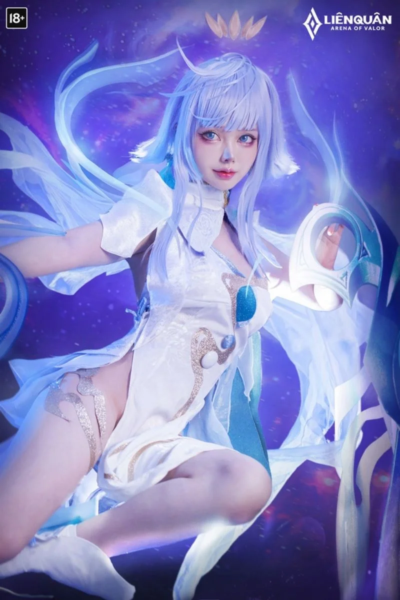Cosplay Violet Liên Quân Mobile với thân hình nuột nà