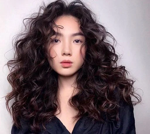 Tóc xoăn hippie là gì? Khuôn mặt nào phù hợp với xoăn hippie?