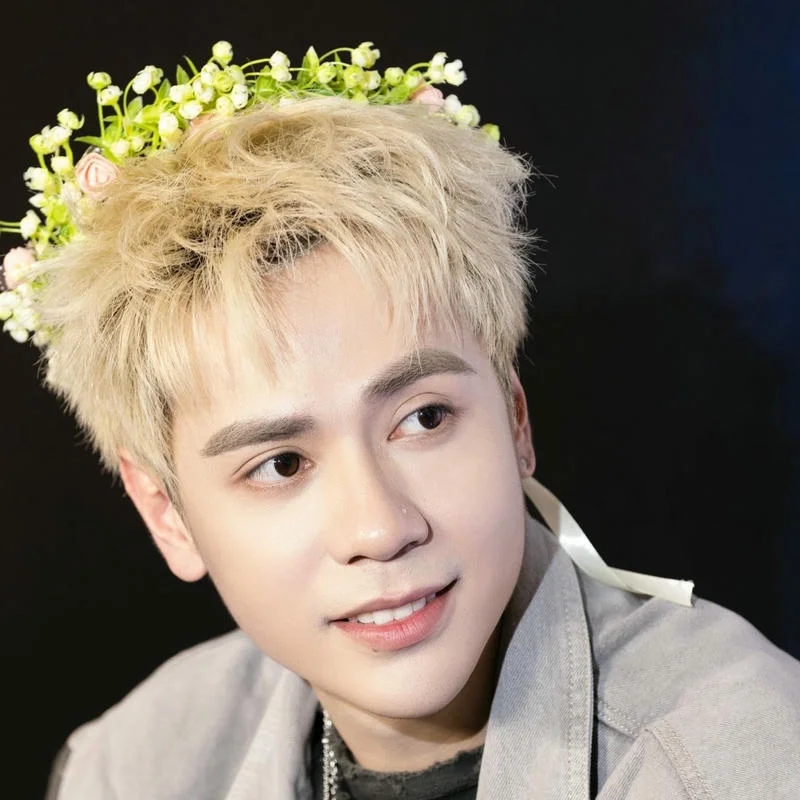 89+ avatar quang hùng master đi mang phong thái tự nhiên