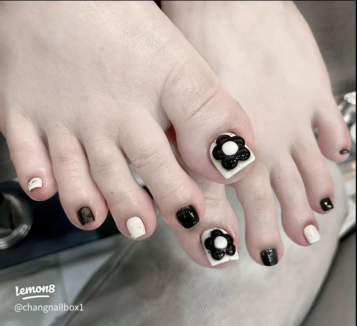 Mẫu móng chân đẹp 2025: 6 kiểu nail chân xinh, sáng da cực cuốn